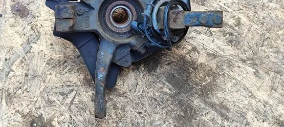 Front wheel hub