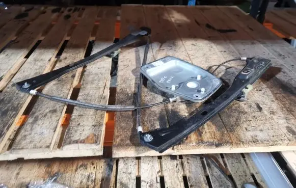 Volkswagen Jetta V Front window lifting mechanism without motor 1K5837462B