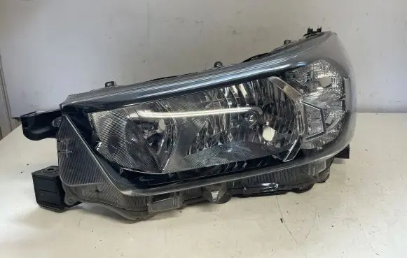 Toyota Hilux VIII Headlight/headlamp