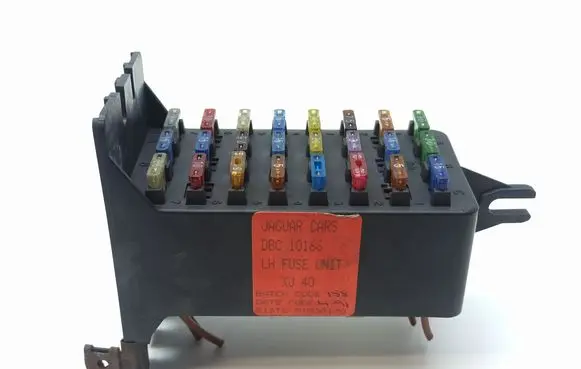 Jaguar XJ X40 Fuse module DBC10166