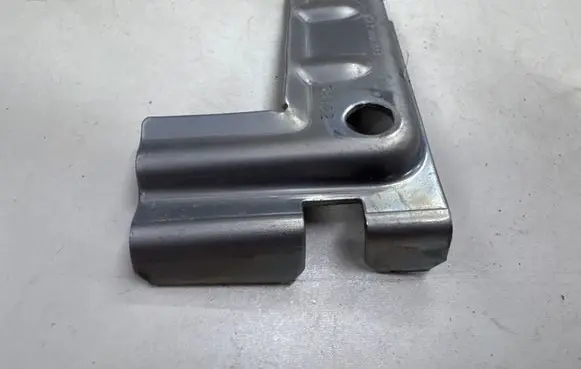 Volkswagen PASSAT B8 Battery bracket 1S0803123