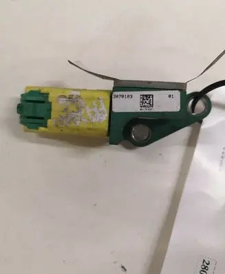 Volkswagen PASSAT B6 Airbag deployment crash/impact sensor 3C0909606 331324