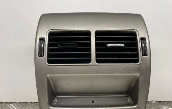 Jaguar XF X250 Rear air vent grill 8X235467446A