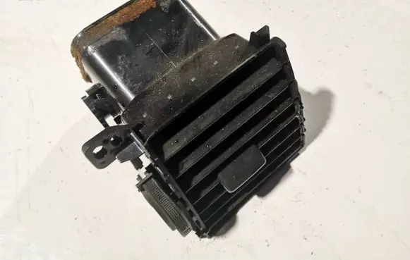 Toyota Auris 150 Dash center air vent grill