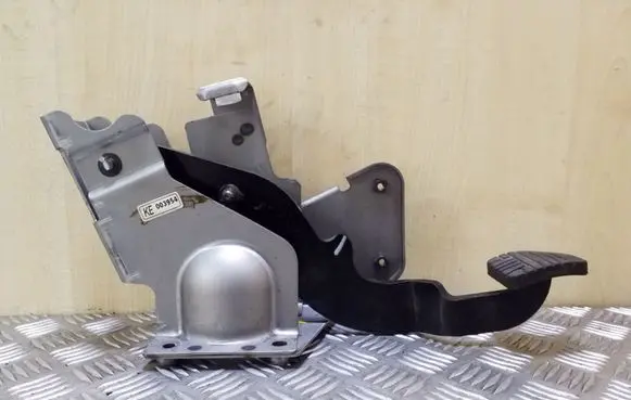 Chevrolet Captiva Brake pedal