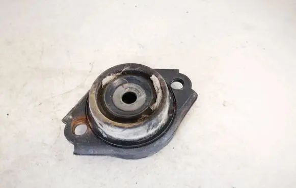 Volvo S70 V70 V70 XC Engine mount bracket 9140847