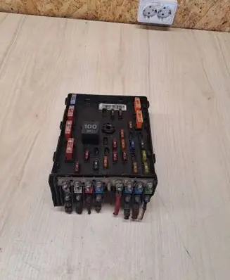 Volkswagen PASSAT B6 Fuse module 3C0937125