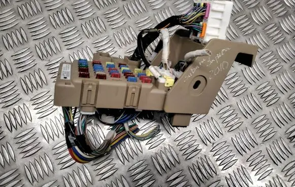 Subaru Impreza III Fuse module 82201FG010 CM19360AN