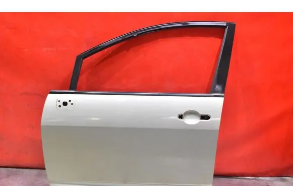 Nissan Tiida C11 Front door