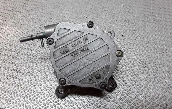 Toyota Avensis T250 Vacuum pump 01120661