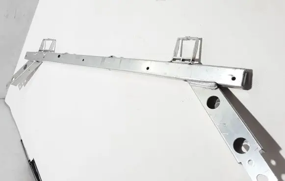 Headlight/headlamp mounting bracket