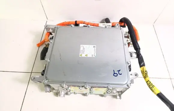 Mitsubishi Eclipse Cross Voltage converter inverter W005T70274 8524B305