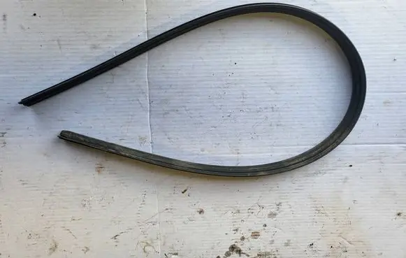 Audi TT TTS RS Mk3 8S Rubber seal front coupe door 8S8854544