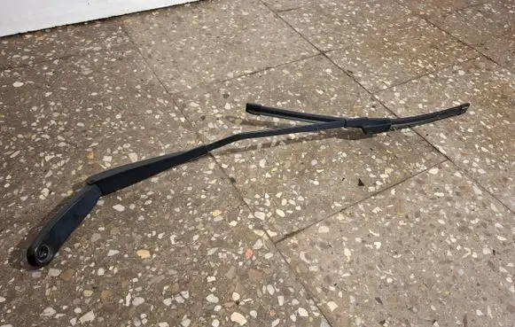 Volvo V60 Front wiper blade arm 30753505