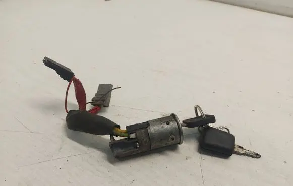 Renault 19 Ignition lock D10m03