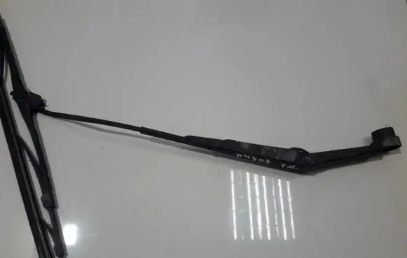 Mitsubishi Pajero Front wiper blade arm