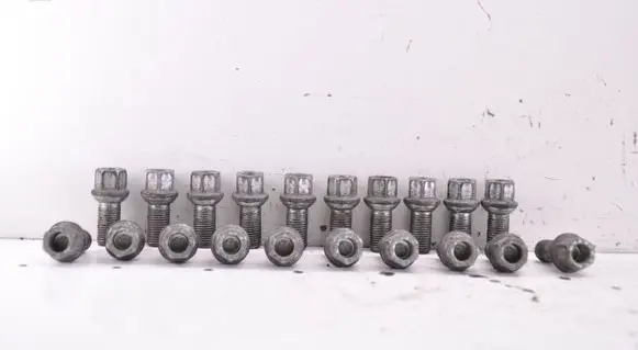 Nuts/bolts