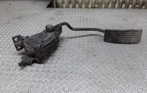 Mitsubishi Space Star Accelerator throttle pedal M865642