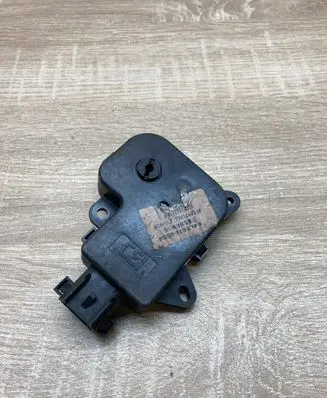 Renault Espace IV Air flap motor/actuator 7701206538