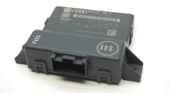 Audi A5 8T 8F Gateway control module 8T0907468R