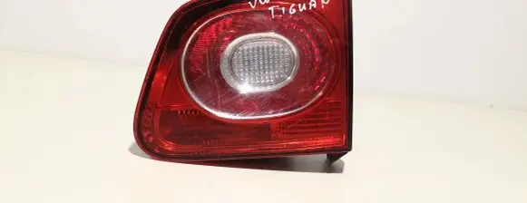 Volkswagen Tiguan Tailgate rear/tail lights 5N0945094B