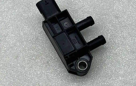 Audi A3 8Y Exhaust gas pressure sensor 05E906051P