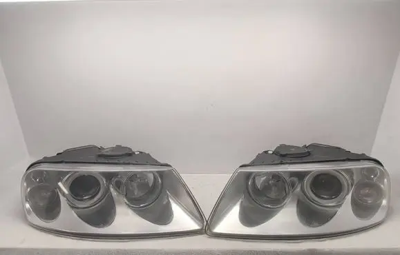Volkswagen Touareg I Headlights/headlamps set 083411119R 083411119L