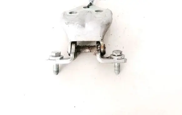 Mitsubishi Carisma Rear door lower hinge