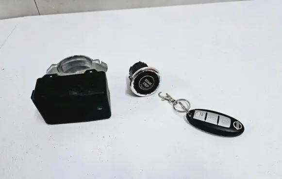 Nissan Qashqai Engine start stop button switch