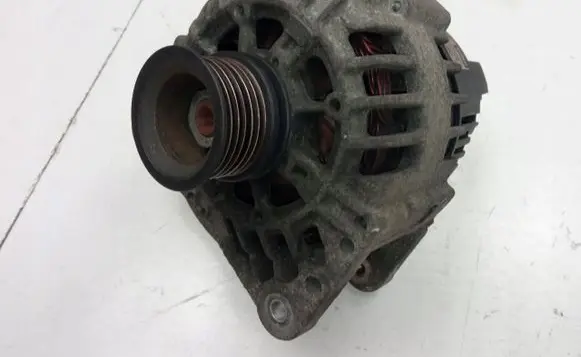 Volkswagen Polo III 6N 6N2 6NF Generator/alternator VALEO037903025T