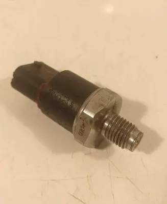 Volvo V70 Fuel pressure sensor 0281002527