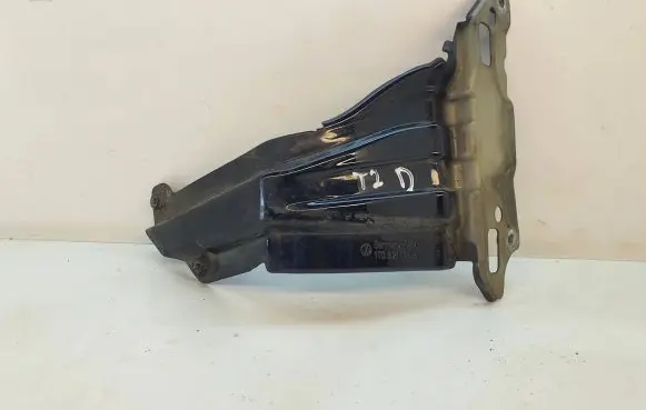 Volkswagen Touran I Fender mounting bracket 1T0821136B