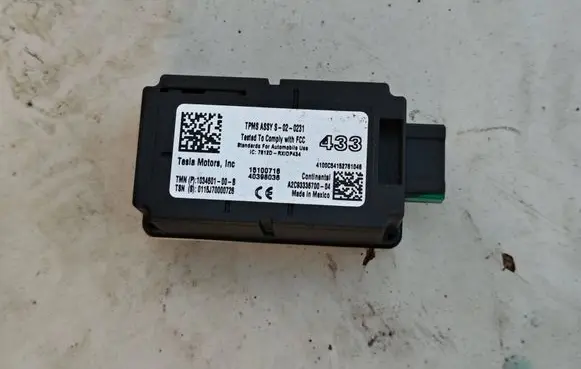 Tesla Model S Tire pressure control unit 1034601-00-B