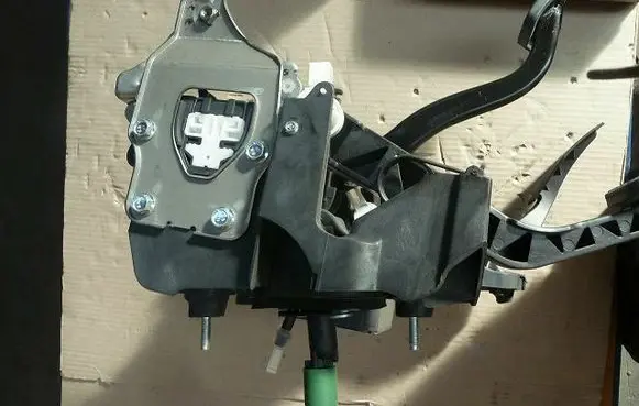 Opel Zafira C Pedal assembly 23335388