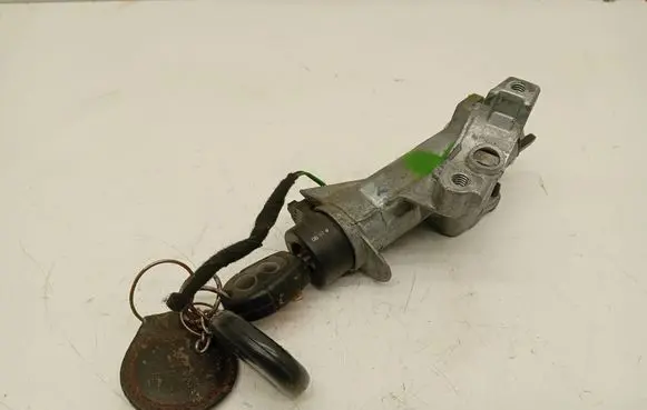 Volkswagen PASSAT B5 Ignition lock 4D0905851