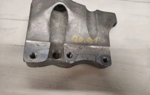 BMW 1 F40 Engine mounting bracket 8511299