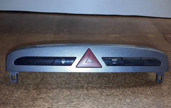 Peugeot 308 Hazard light switch 9659215177 03069010