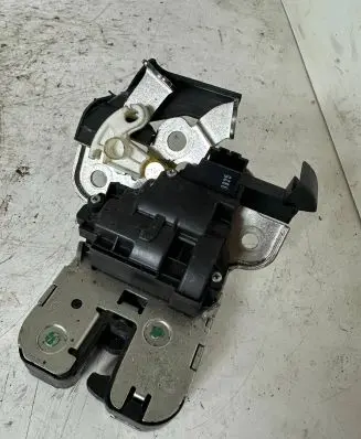 Audi A4 S4 B8 8K Tailgate/trunk/boot lock/catch/latch 8k9827505