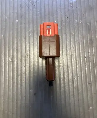 Nissan Qashqai+2 Clutch pedal sensor 