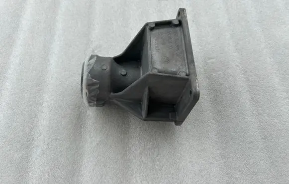 BMW X4 F26 Driveshaft support bearing bracket 7601996