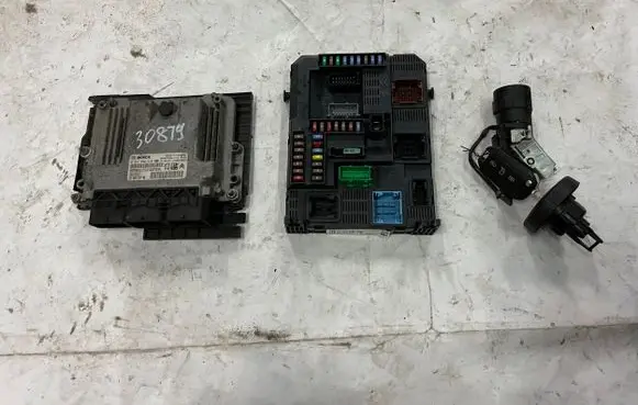 Peugeot 308 Engine ECU kit and lock set 0281030546 9808016480