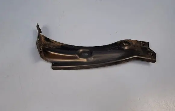 Skoda Superb B8 (3V) Fender mounting bracket 3V0821142A