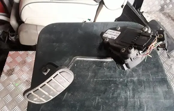 Renault Espace III Accelerator pedal position sensor 6025315453