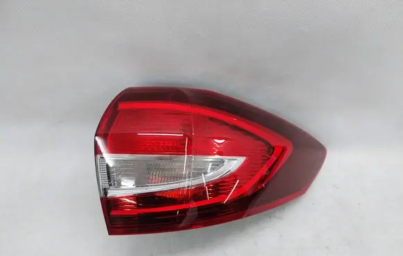 Ford C-MAX II Rear/tail lights F1CB13404BC