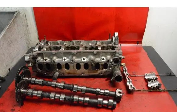 Toyota Corolla Verso E121 Engine head