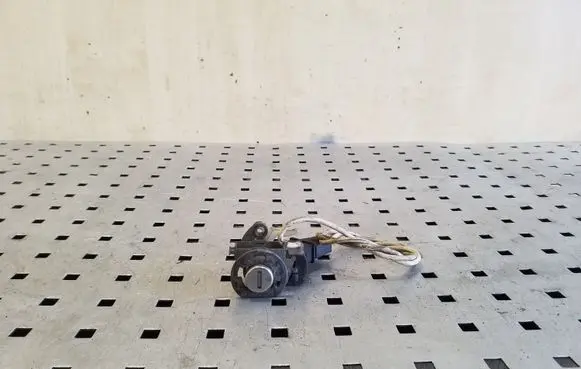 Audi A6 S6 C4 4A Front door lock (next to the handle) 