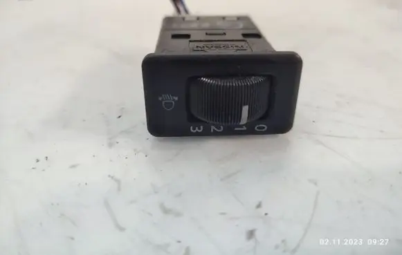Nissan X-Trail T30 Headlight level height control switch