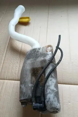 Renault Twingo II Windshield washer fluid reservoir/tank