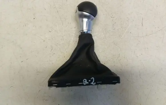 Audi Q2 - Gear lever shifter trim leather/knob 81C713139