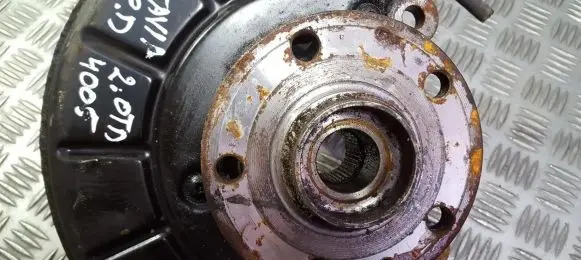 Skoda Octavia Mk2 (1Z) Front wheel hub
